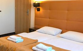 La Petite Apartments & Rooms